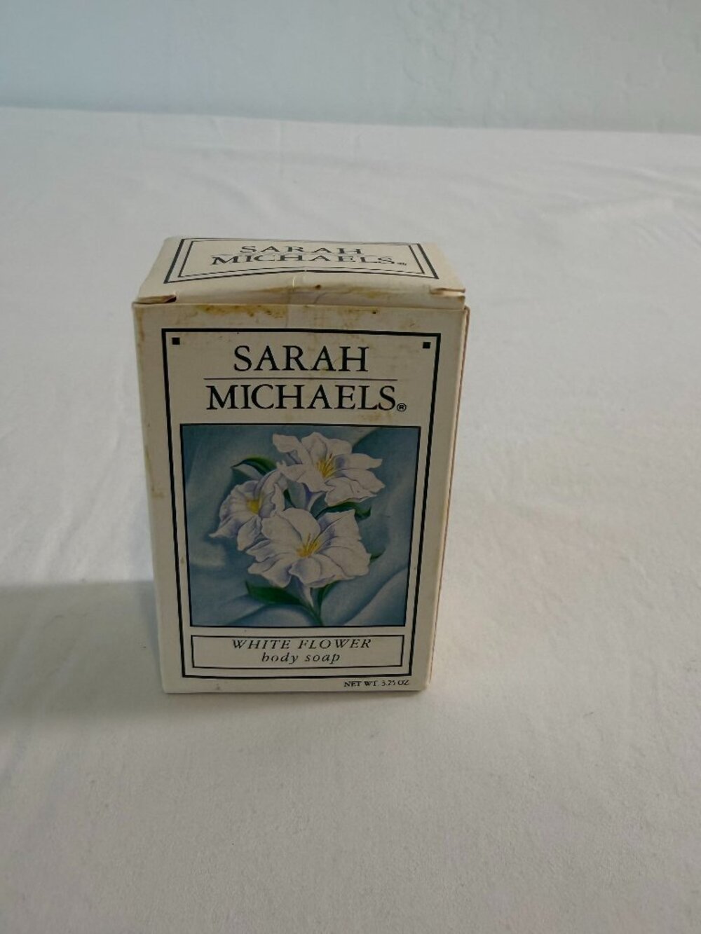Vintage Sarah Michaels White Flower Body Soap 3.25 oz NOS New in Box Rare